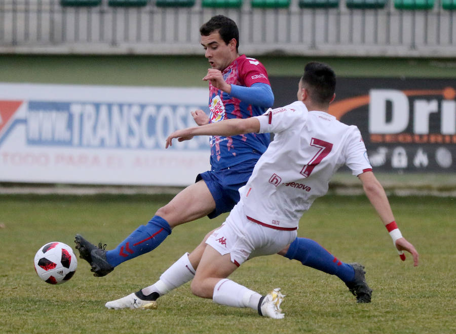 Fotos: Polémico empate entre la Gimnástica Segoviana y el Júpiter de León (1-1)