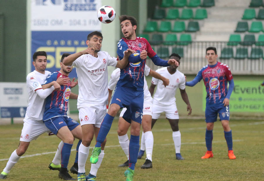 Fotos: Polémico empate entre la Gimnástica Segoviana y el Júpiter de León (1-1)