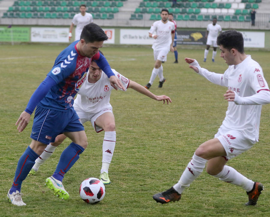 Fotos: Polémico empate entre la Gimnástica Segoviana y el Júpiter de León (1-1)