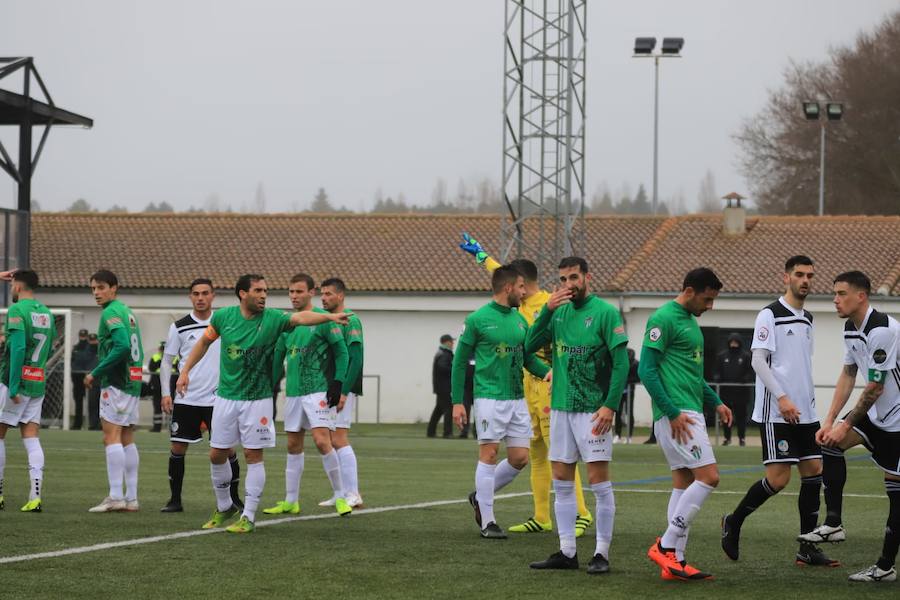 Fotos: El CD Guijuelo se impone al Salamanca CF por la mínima (1-0)