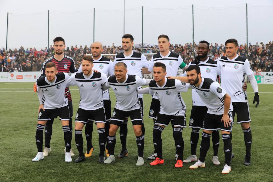 Fotos: El CD Guijuelo se impone al Salamanca CF por la mínima (1-0)