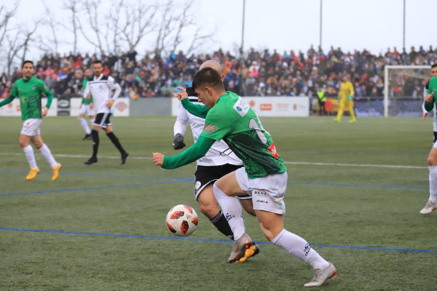 Fotos: El CD Guijuelo se impone al Salamanca CF por la mínima (1-0)