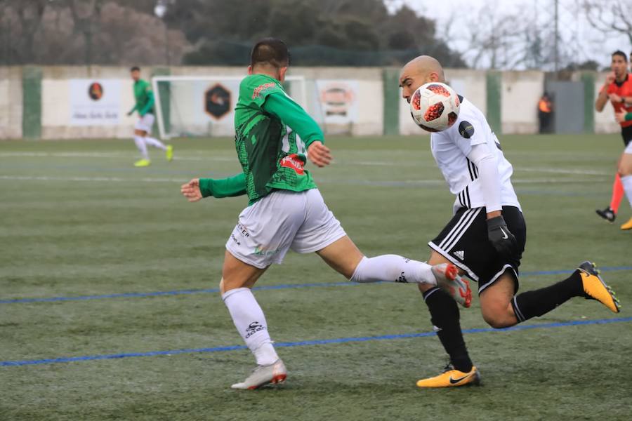 Fotos: El CD Guijuelo se impone al Salamanca CF por la mínima (1-0)