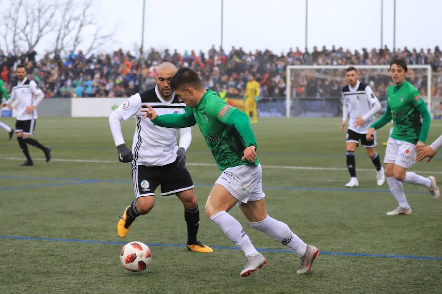 Fotos: El CD Guijuelo se impone al Salamanca CF por la mínima (1-0)