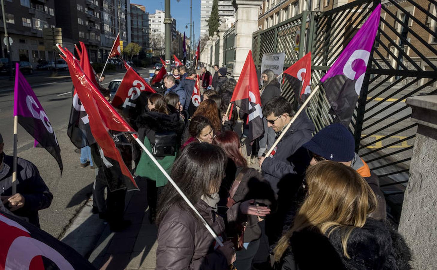 Fotos: Los trabajadores del 112 protestan a las puertas de la Consejería de Sanidad