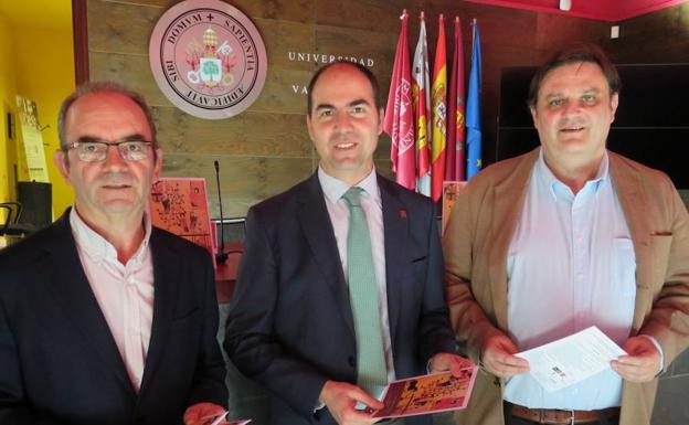 Miguel Ibáñez, Óscar Martínez y Jose Luis Ruiz Zapatero, vicerrector del Campus de Soria. 