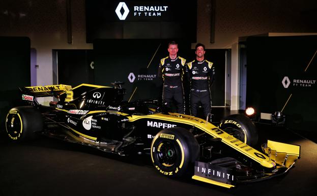 Niko Hülkenberg y Daniel Ricciardo posan junto al nuevo RS19 de Renault.