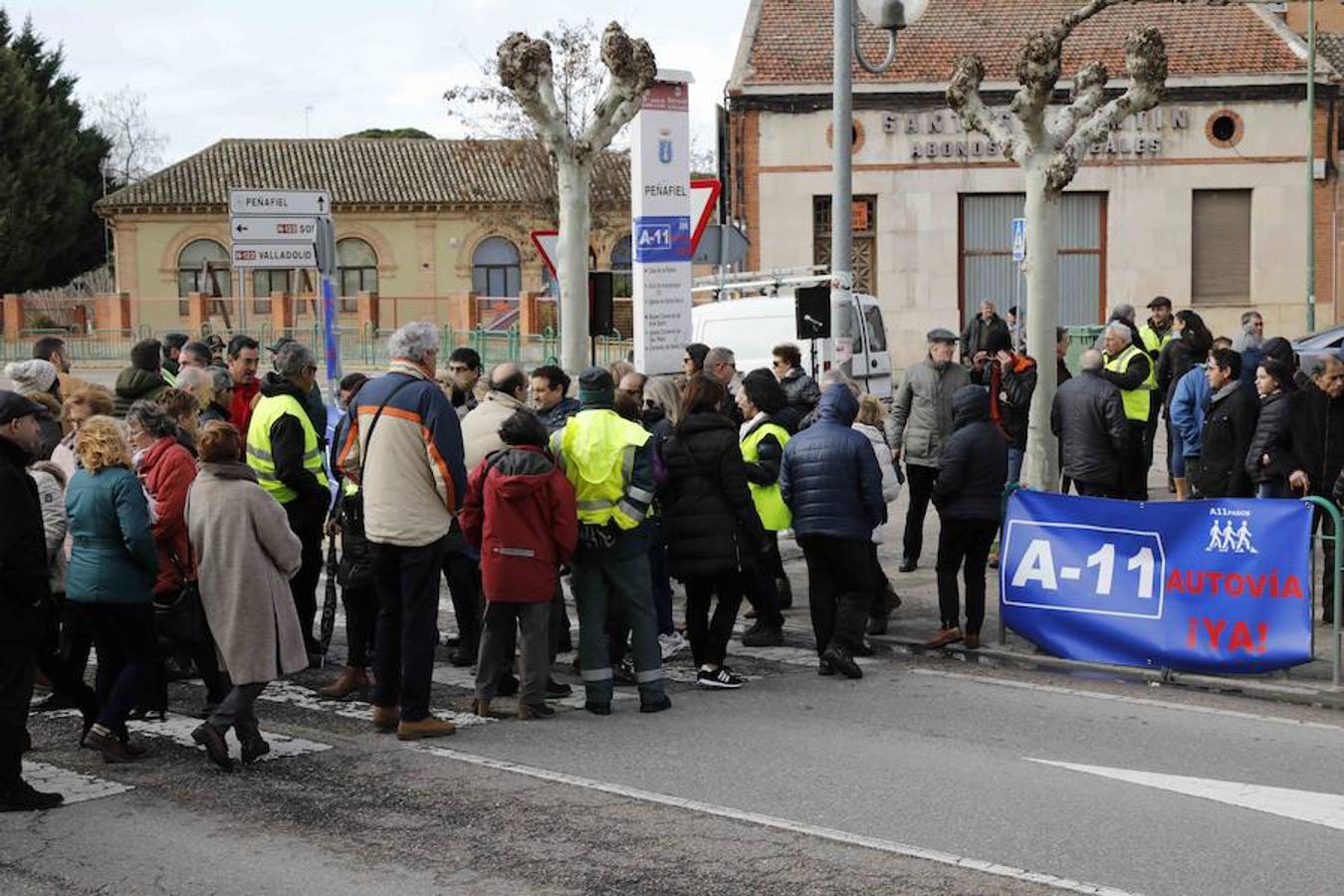 Corte de la Autovía del Duero (A-11) a su paso por la localidad vallisoletana de Peñafiel