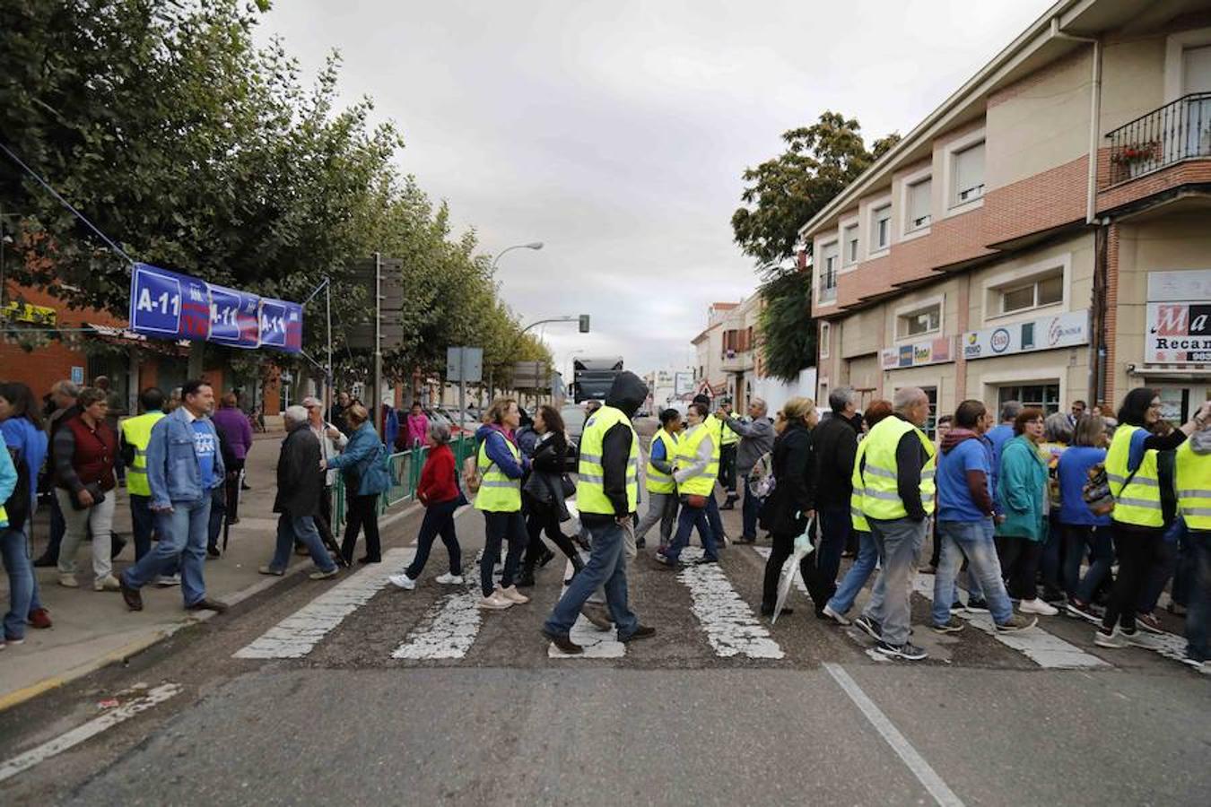Corte de la Autovía del Duero (A-11) a su paso por la localidad vallisoletana de Peñafiel