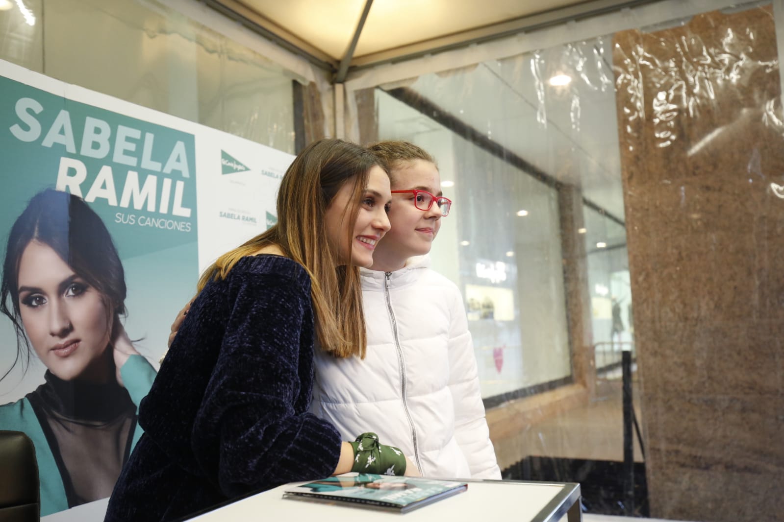 Fotos: La finalista de OT Sabela Ramil causa furor en Salamanca