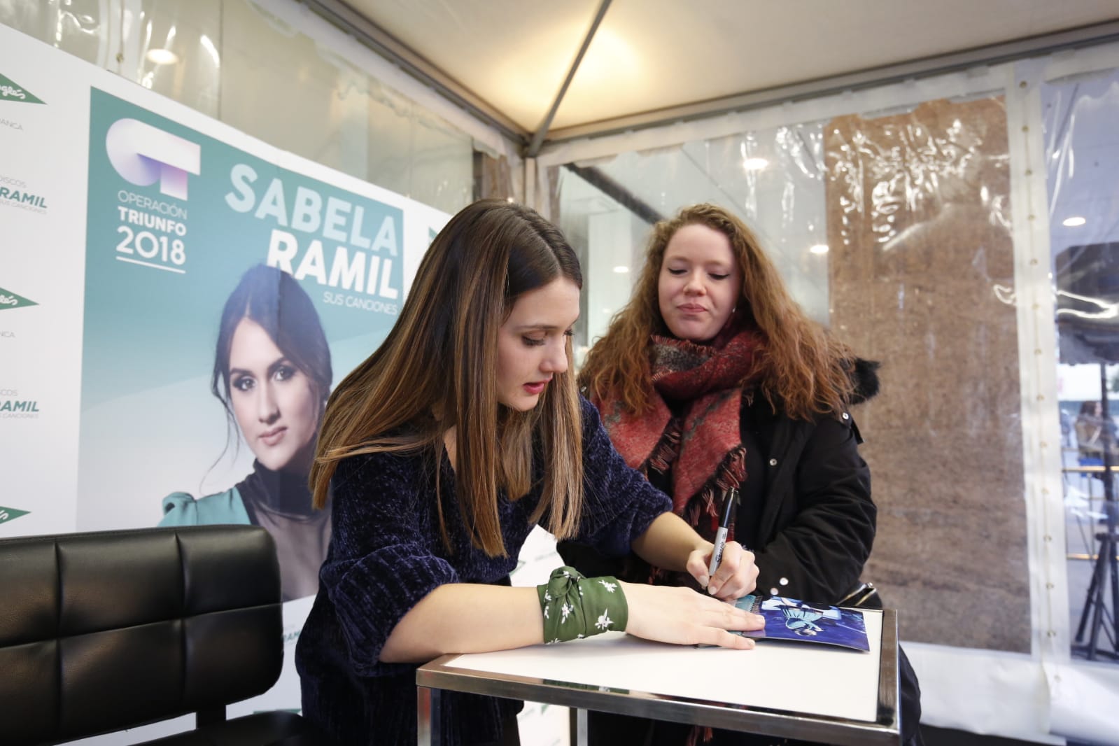 Fotos: La finalista de OT Sabela Ramil causa furor en Salamanca