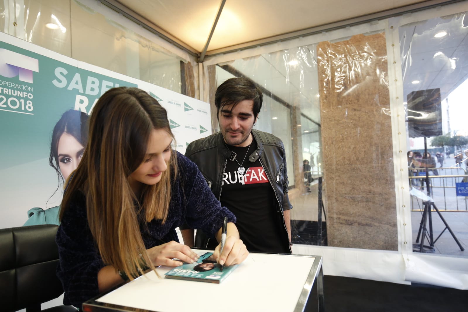 Fotos: La finalista de OT Sabela Ramil causa furor en Salamanca