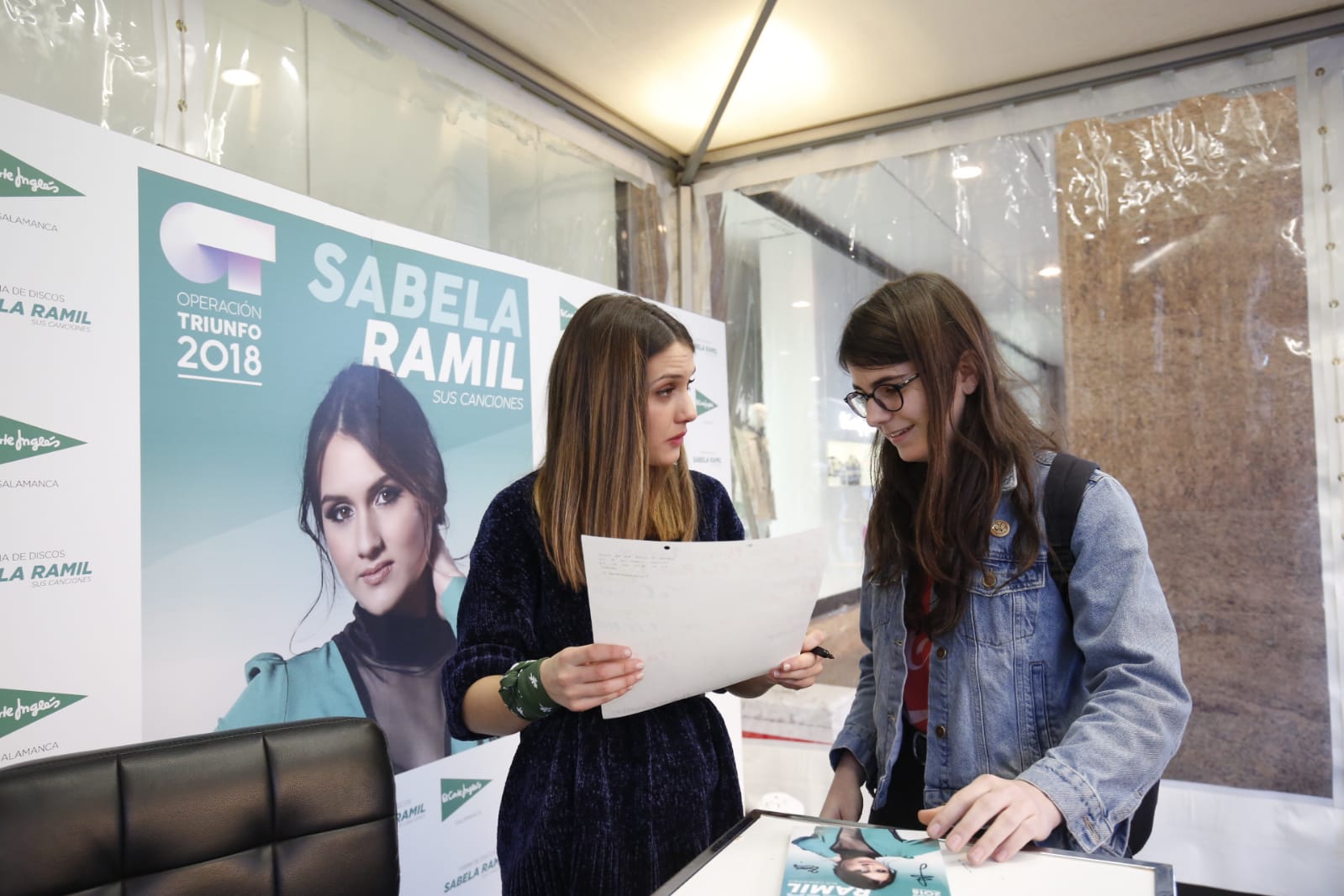 Fotos: La finalista de OT Sabela Ramil causa furor en Salamanca