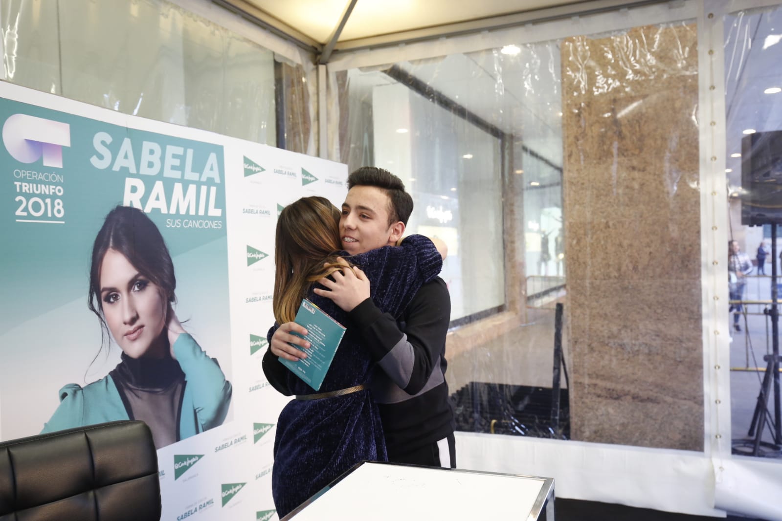 Fotos: La finalista de OT Sabela Ramil causa furor en Salamanca