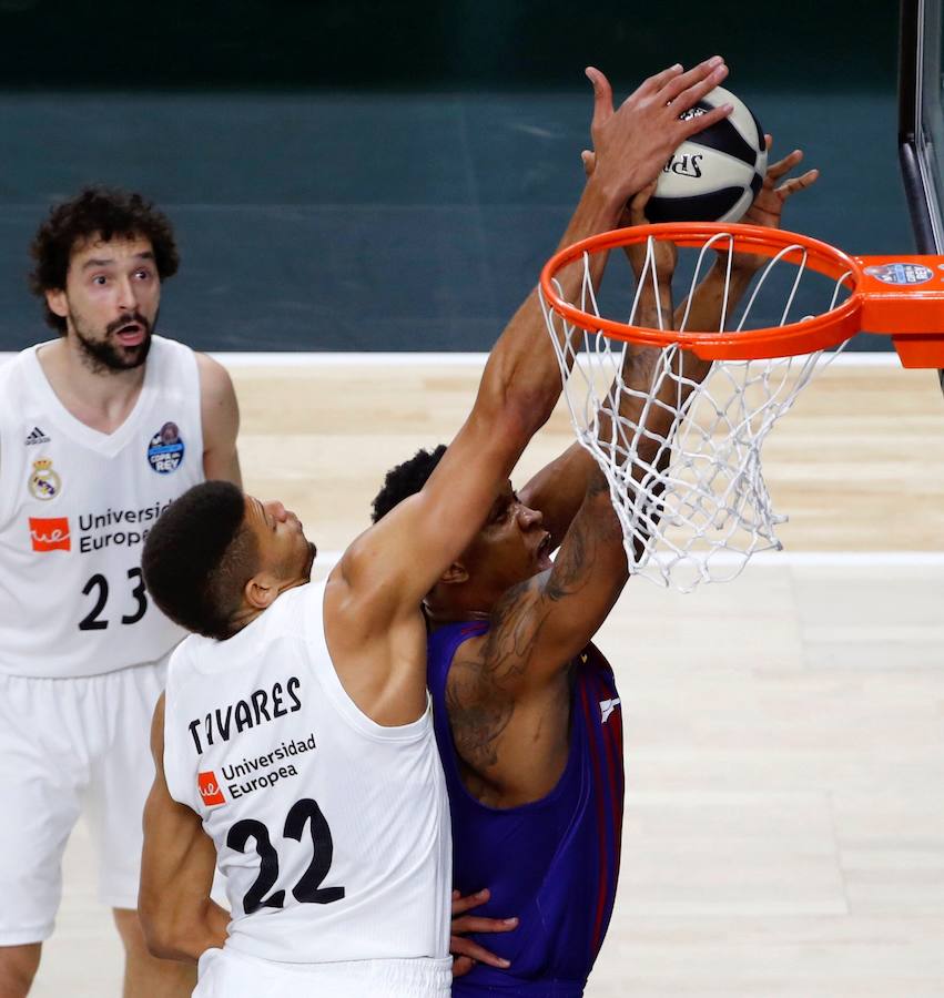 Disfruta de las mejores imágenes de la final de la Copa del Rey de baloncesto entre el BArcelona y el Real MaAdrid. 