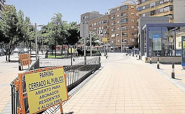 Acceso al aparcamiento subterráneo de la plaza de José Zorrilla. 