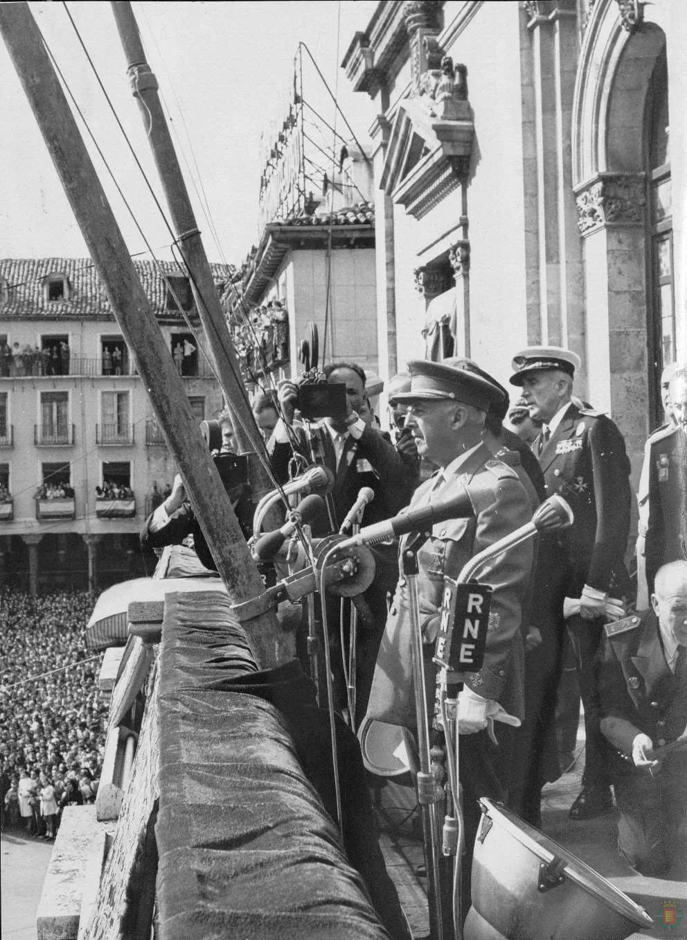18.10.1969 Franco durante su discurso desde la terraza de la Casa Consistorial.