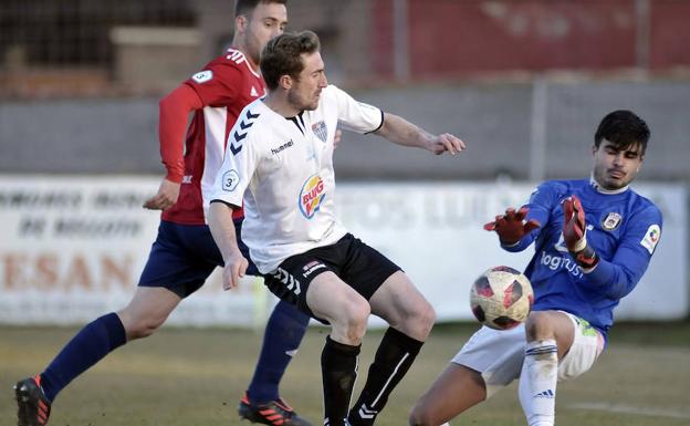 Dani Arribas, en un momento del partido frente al Real Ávila.