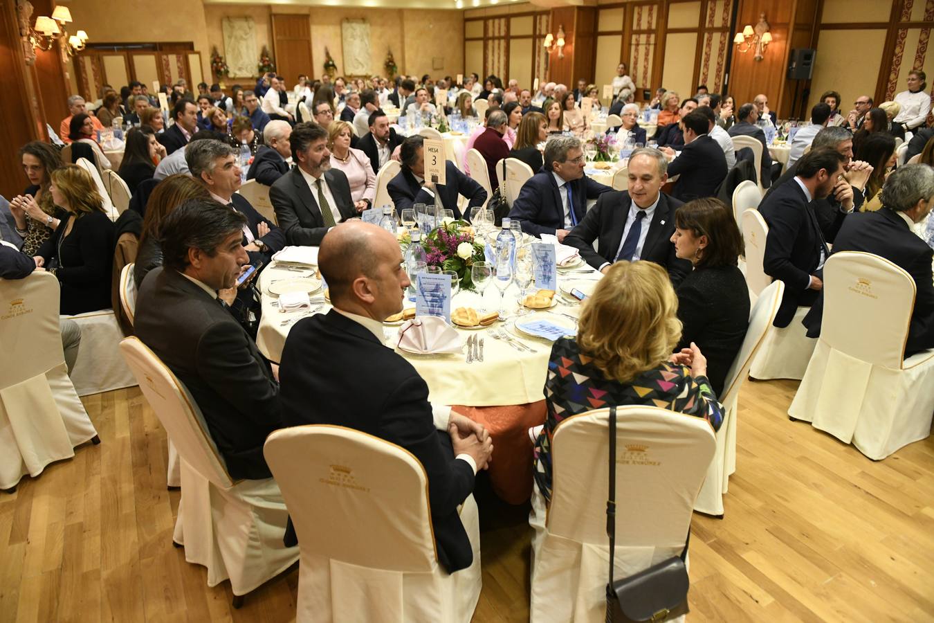 El Mesón Don Enrique, El Corcho, el bar Cubarsa, el restaurante La Martina y los hosteleros cigaleños Jesús y Rubén Valdivieso también fueron homenajeados en la XXXVIII Cena de Hermandad de la Asociación de Hostelería de Valladolid