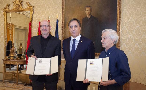 El alcalde de Salamanca, Carlos García Carbayo, junto a Servando Cano y Ángel Aguado López.