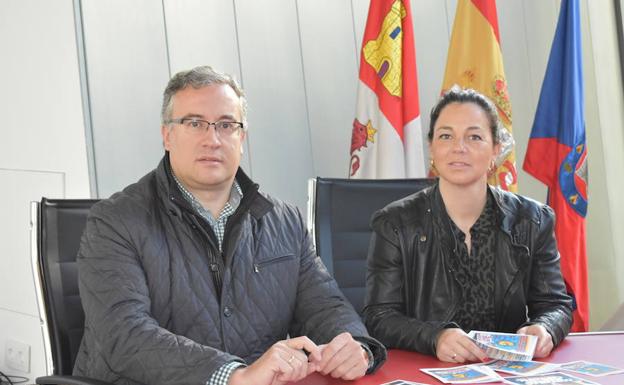 El alcaldde y la concejala de Cultura, durante la presentación del programa de Carnaval. 