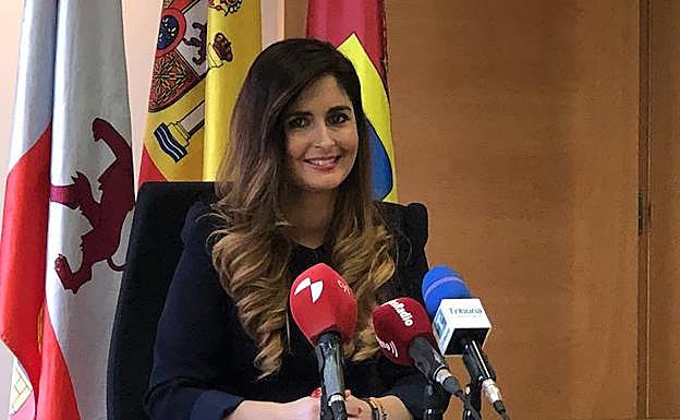 La alcaldesa de Zaratán, Susana Suárez, durante la rueda de prensa en la que ha anunciado su salida del Partido Popular. 