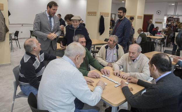 El alcalde de Valladolid, en la inauguración del centro de mayores de San Juan el pasado mes de mayo. 