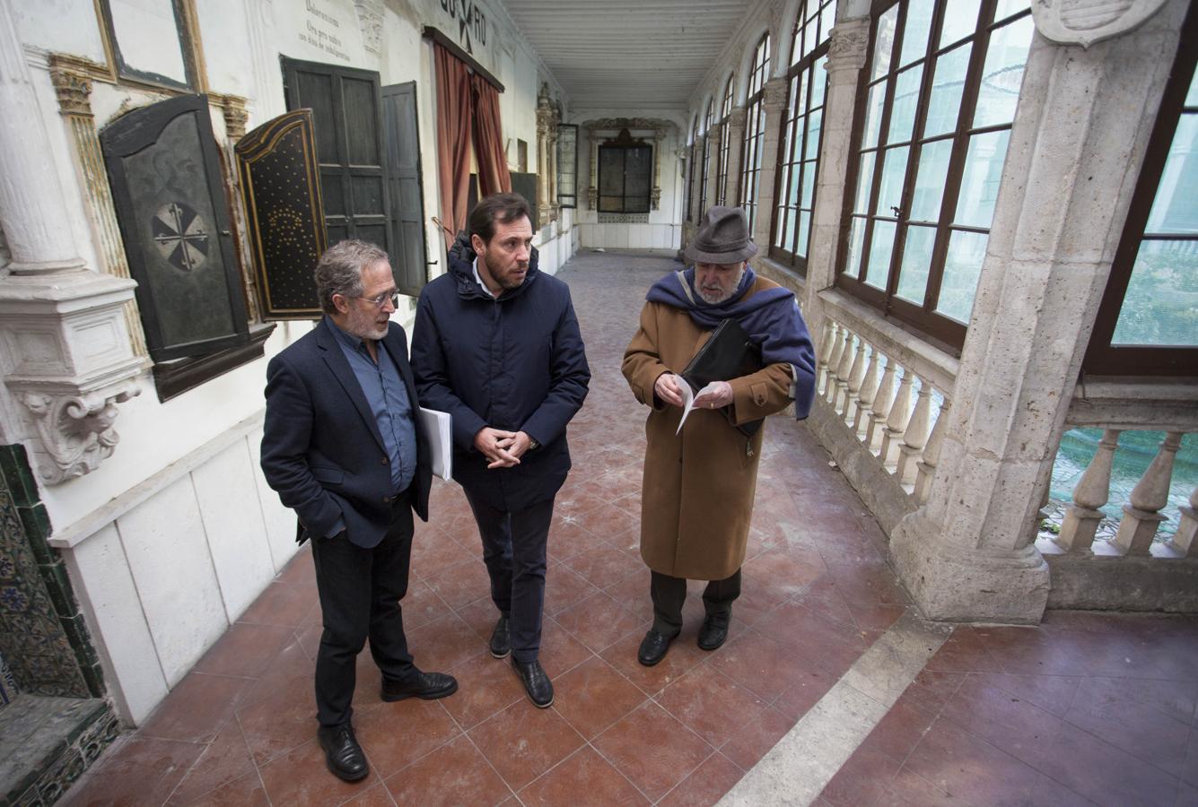 Visita del alcalde de Valladolid y los concejales al convento de Santa Catalina de Siena, adquirido por el Ayuntamiento.