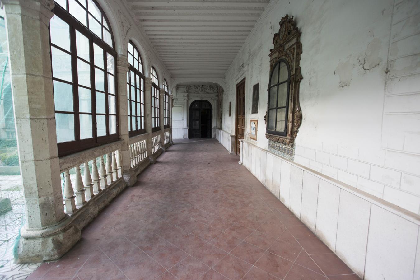 Visita del alcalde de Valladolid y los concejales al convento de Santa Catalina de Siena, adquirido por el Ayuntamiento.