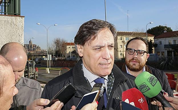 El alcalde, Carlos García Carbayo, esta mañana.