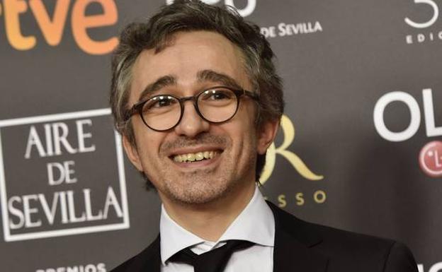 El montador Alberto del Campo tras recibir el galardón a Mejor montaje por su trabajo en «El Reino», durante la gala de entrega de los Premios Goya 2019.