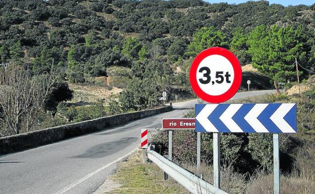 Puente sobre el río Eresma en la SG-V-3321. 