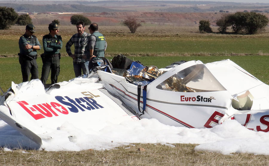 Fotos: Dos fallecidos al estrellarse una avioneta en Corrral de Ayllón