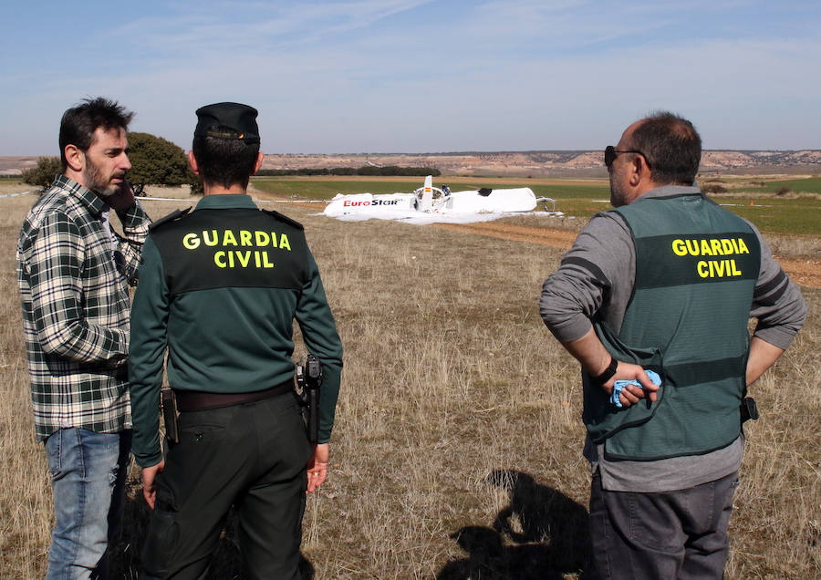 Fotos: Dos fallecidos al estrellarse una avioneta en Corrral de Ayllón