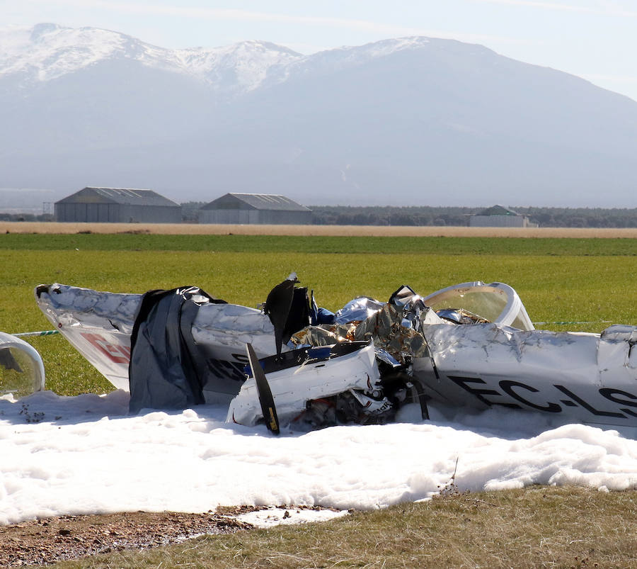 Fotos: Dos fallecidos al estrellarse una avioneta en Corrral de Ayllón
