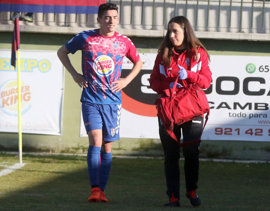 Fotos: La Gimnástica Segoviana se impone a La Granja en el derby celebrado en La Albuera (2-0)