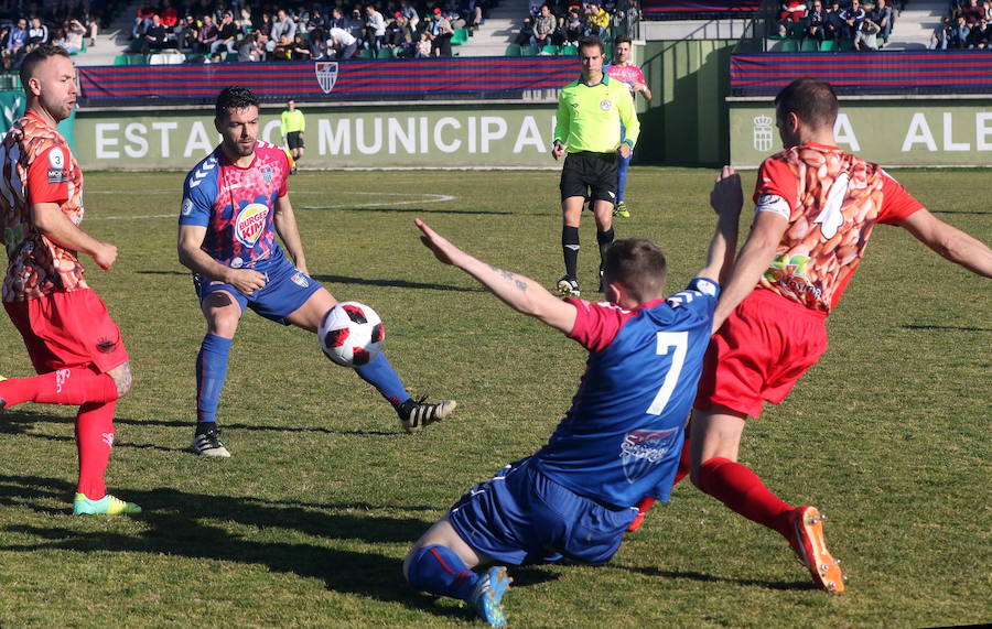 Fotos: La Gimnástica Segoviana se impone a La Granja en el derby celebrado en La Albuera (2-0)