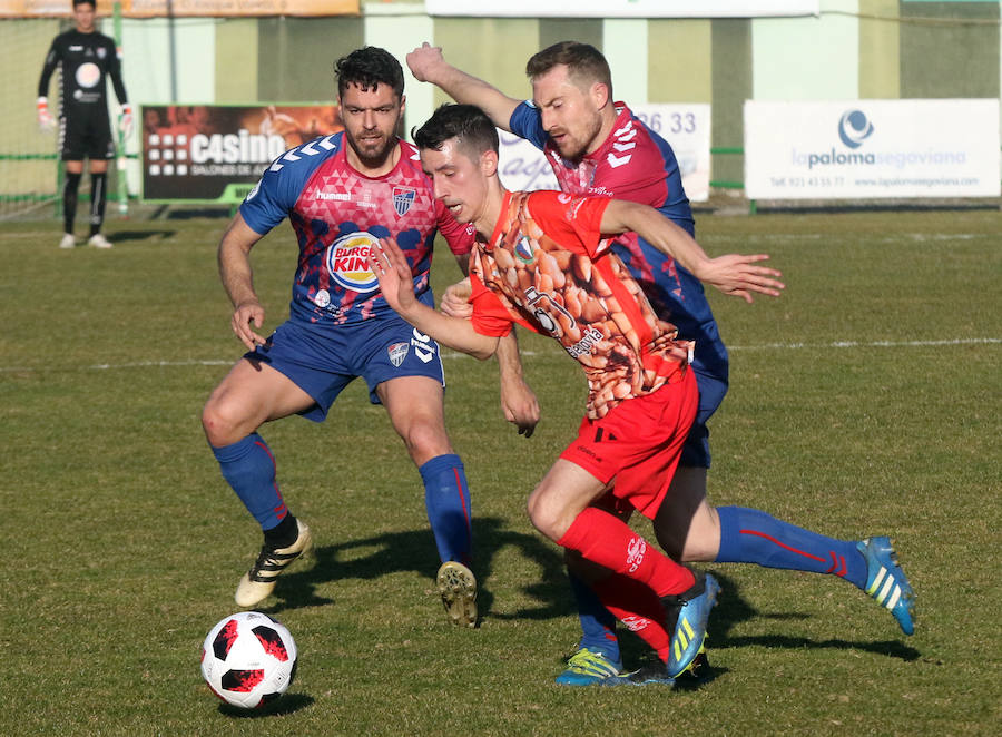 Fotos: La Gimnástica Segoviana se impone a La Granja en el derby celebrado en La Albuera (2-0)