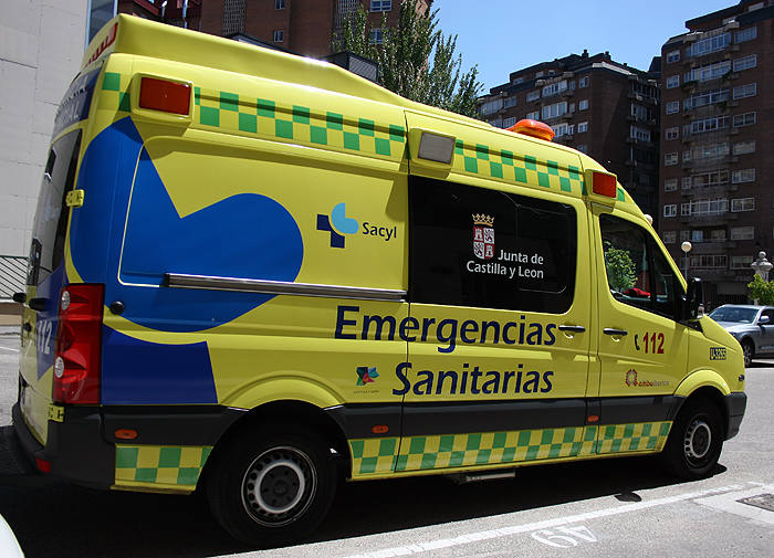 Ambulancia de soporte vital básico de Sacyl como las desplazadas al lugar del accidente en Olombrada. 