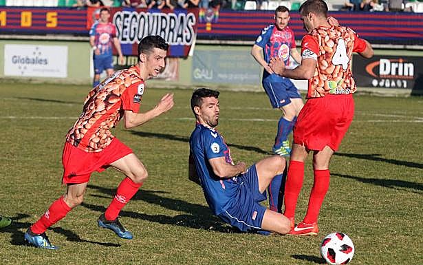 El gimnástico Domingo ve frenado su avance en presencia de Pluma y David, del CD La Granja.