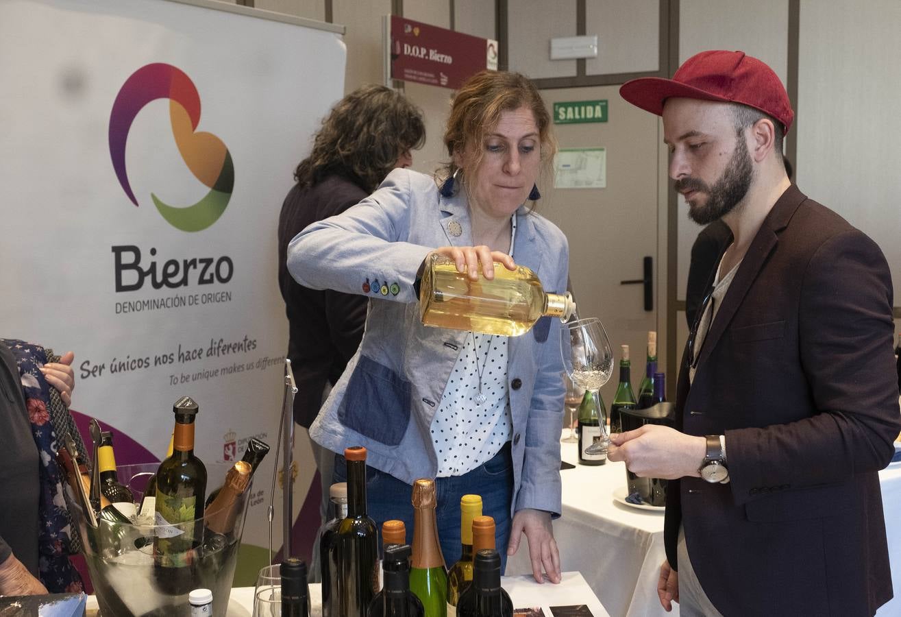 Hasta 130 bodegas de las distintas denominaciones de origen de la región tomaron ayer Madrid con sus mejores vinos