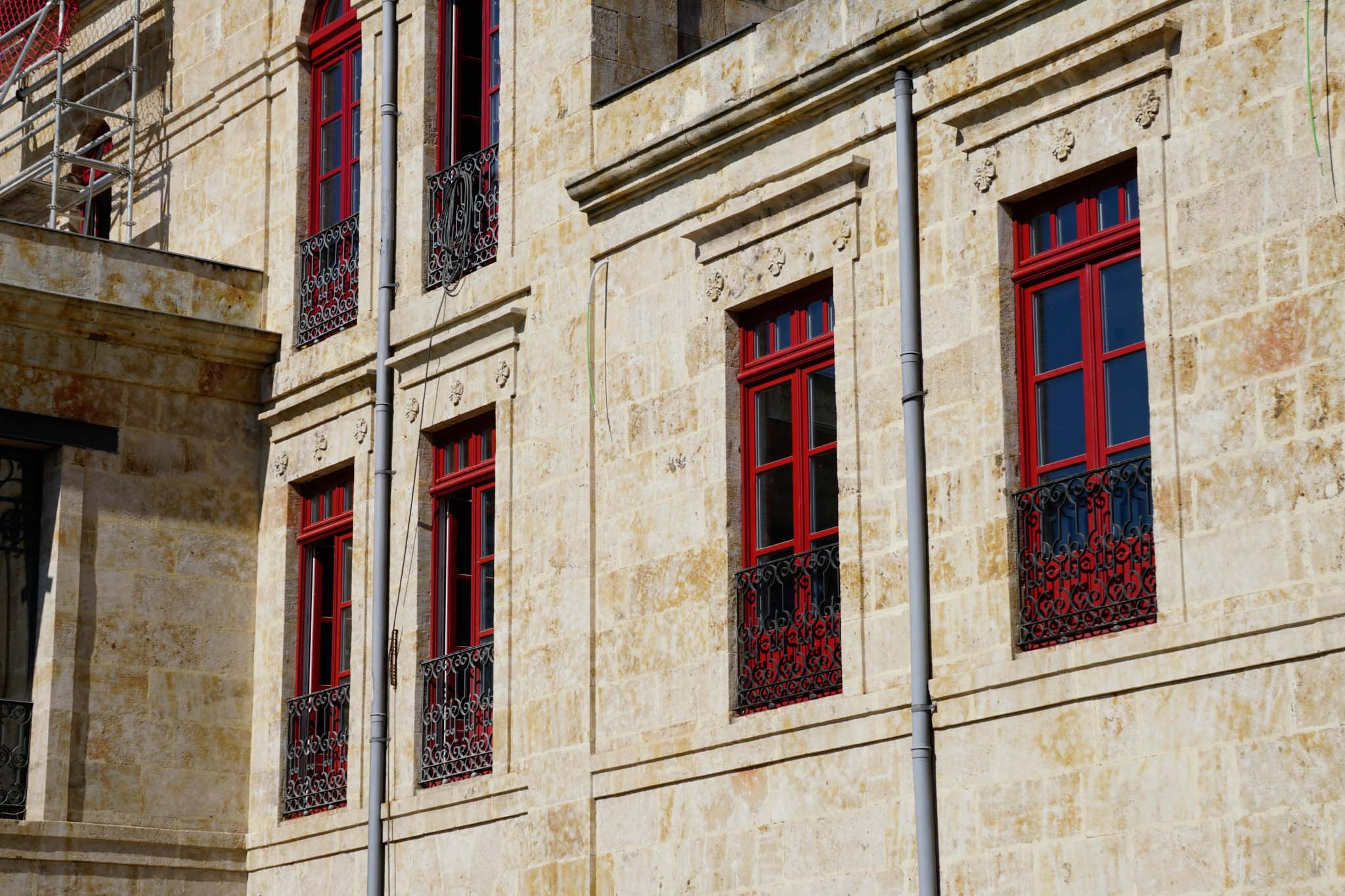 El complejo Granja Escuela del Centro Integrado de Formación Profesional Rodríguez Fabrés albergará a partir del próximo curso los ciclos de FP de Cocina, Restauración y Alojamiento, que se venían impartiendo en el edificio de la Fonda de la Vera Cruz, perteneciente al IES Vaguada de la Palma