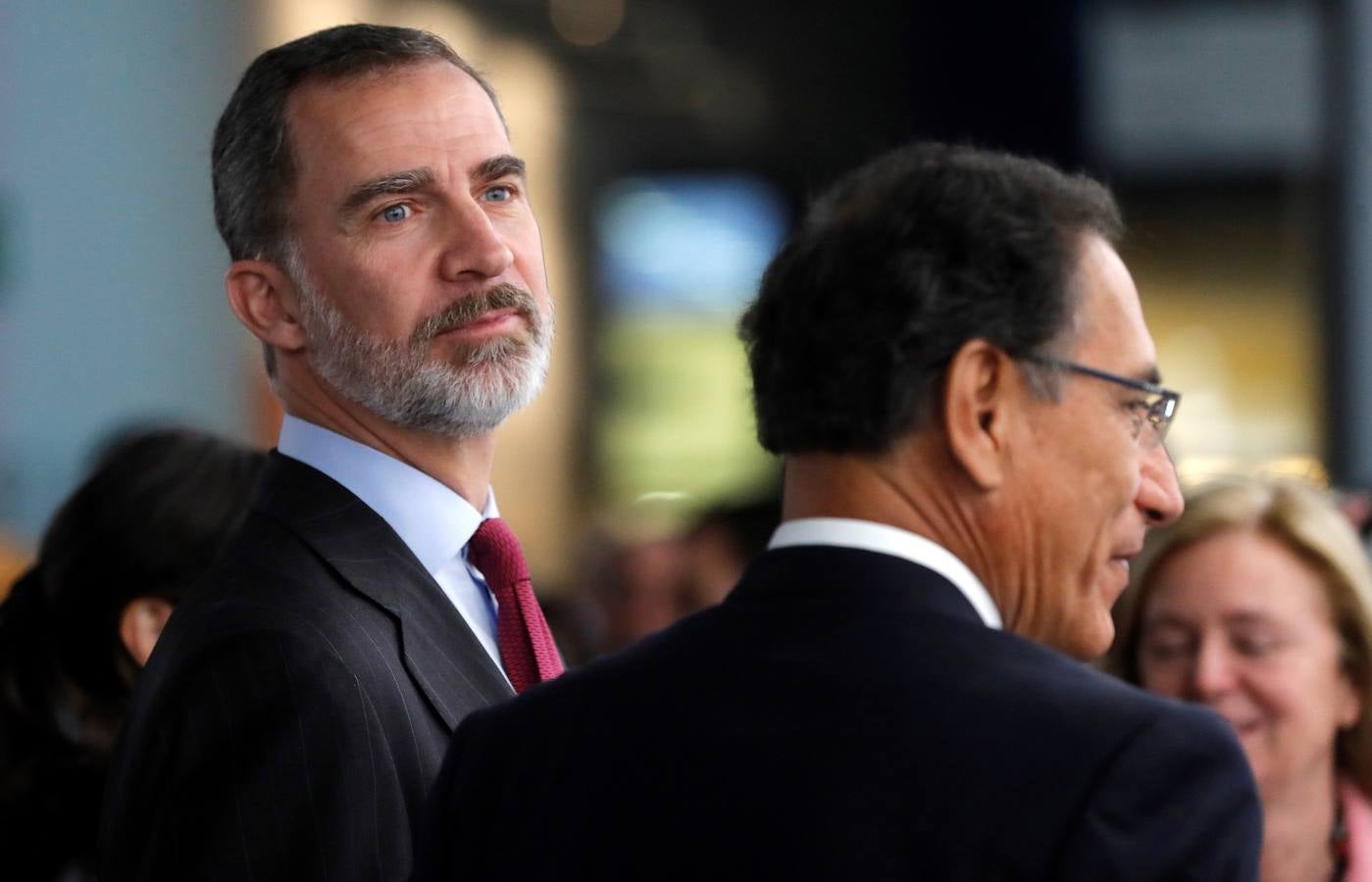 Don Felipe y doña Letizia asistieron hoy a la apertura de la Feria Internacional de Arte Contemporáneo ARCO en el recinto ferial IFEMA de Madrid, con Perú como país invitado en esta edición