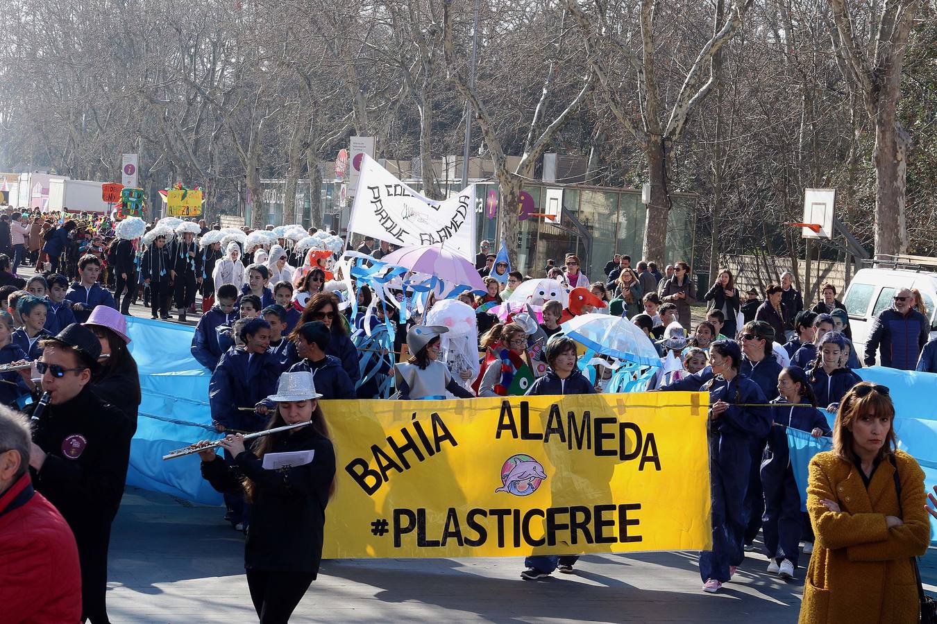 Cerca de quinientos escolares protagonizan un desfile desde la Acera de Recoletos hasta la Plaza Mayor, donde la conciencia ecológica ha servido de guía para la confección de los disfraces