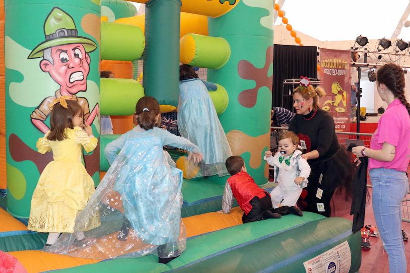 Pregón y actividades de carnaval en la Cúpula del Milenio.