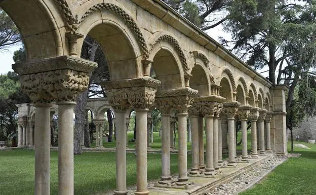 Imagen del claustro de Palamos, supuestamente construido con piezas de la Catedral de Salamanca.