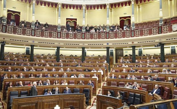 Cuatro de los 31 diputados por la región cierran la legislatura sin apenas intervenir 