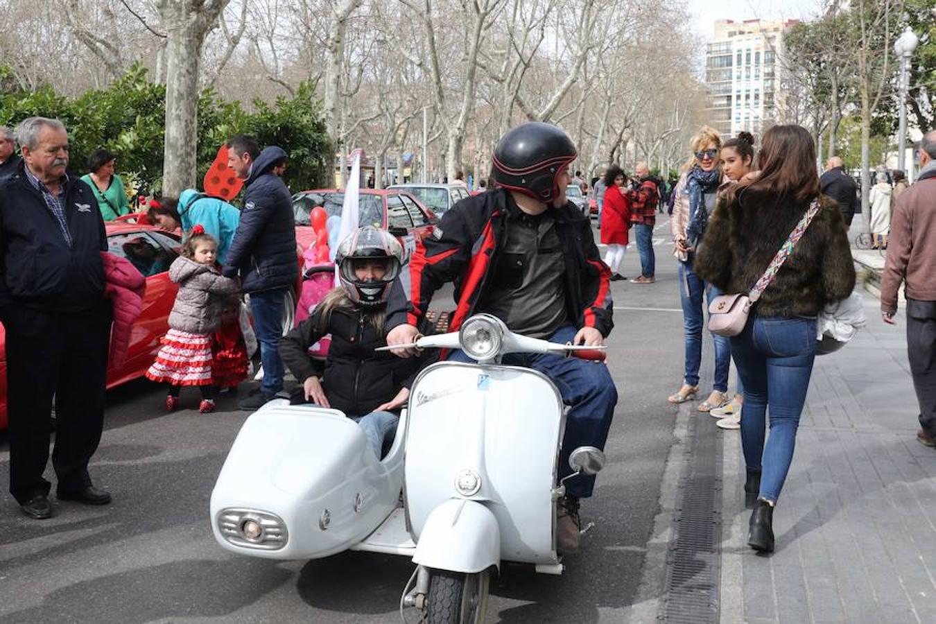 Fotos: Carnaval motero y exhibición de coches clásicos en Valladolid