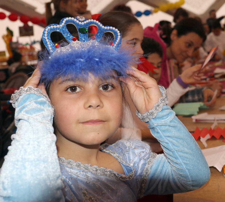 Fotos: Talleres infantiles en la Cúpula del Milenio de Valladolid por carnaval