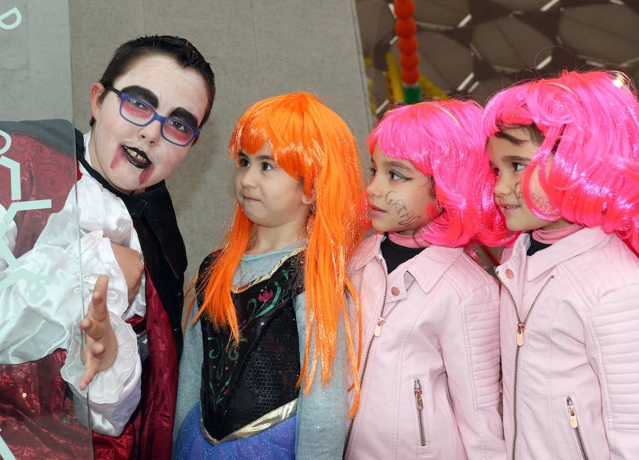 Fotos: Talleres infantiles en la Cúpula del Milenio de Valladolid por carnaval